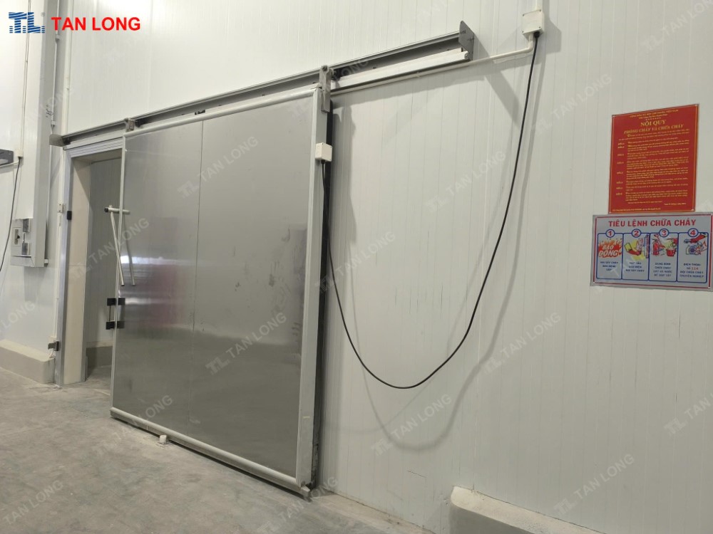 Cửa cách nhiệt kho lạnh Tan Long sản xuất