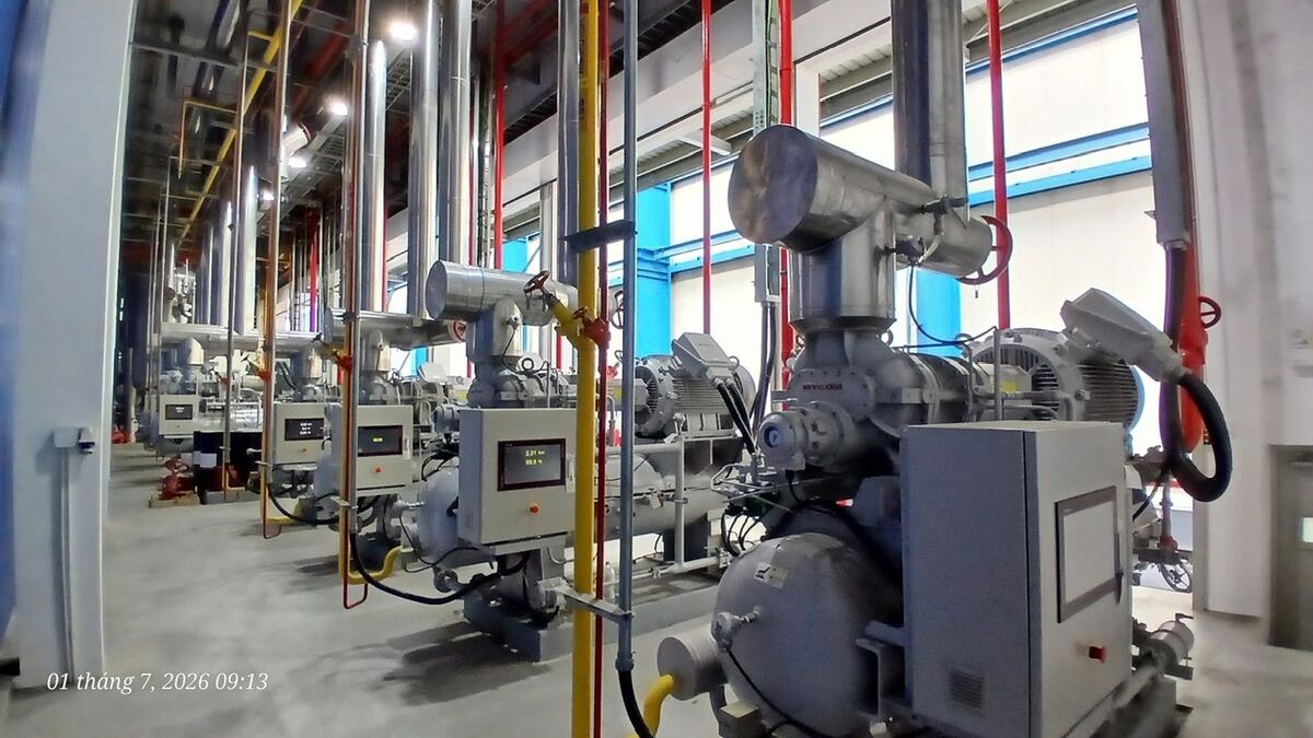 Cụm máy nén trục vít Mycom NH3 kho lạnh NECS Tan Long lắp đặt