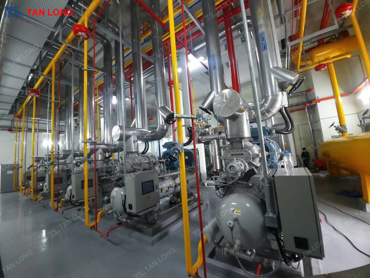 Phòng máy nén NH3 kho lạnh AJ Total Long Hậu do Tan Long lắp đặt